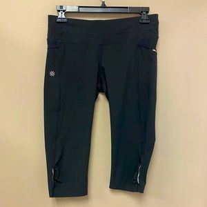 Athleta black stretchy running cropped capris